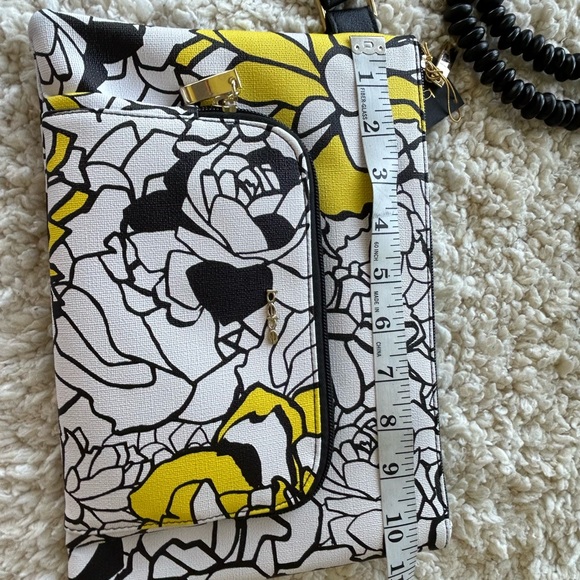 Bebe Black White and yellow Large Wristlet O/S - Picture 10 of 10